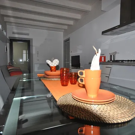 Via Carcano 13 Apartamento