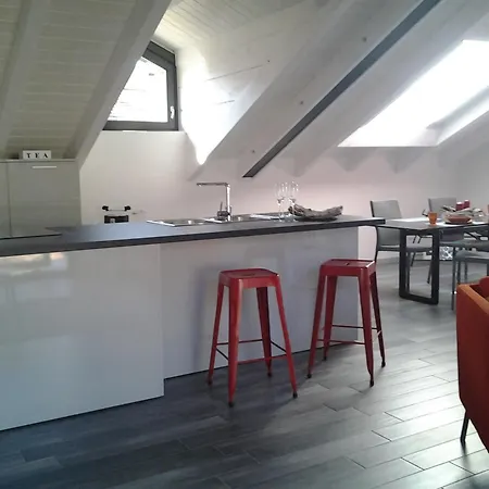 Via Carcano 13 Apartamento *