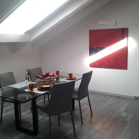 Appartement Via Carcano 13 *